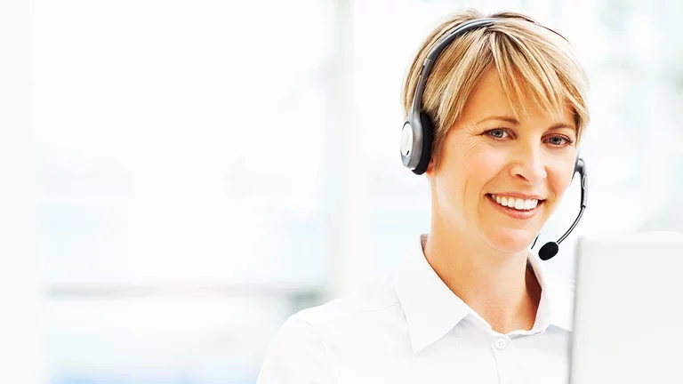 Frau mit Headset