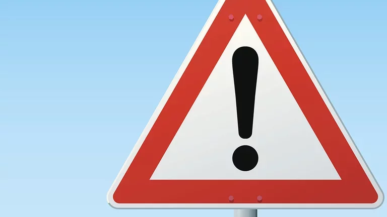 Verkehrsschild mit Ausrufezeichen